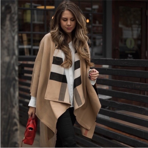 🔥NWT 🆕Burberry Charlotte Reversible Wool 140 X 140 Cape Scarf Wrap poncho - Picture 2 of 10